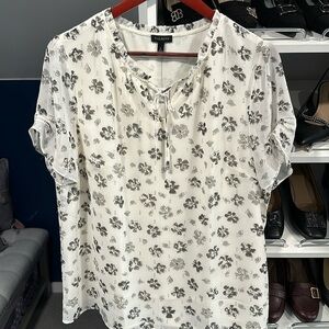 ***NWT*** Talbots Black & White Floral Top